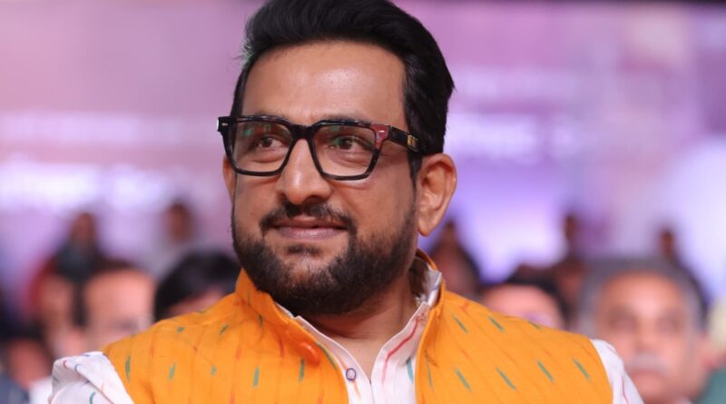 दिग्दर्शक- अभिनेता प्रसाद ओक यांना यंदाचा “निळू फुले कृतज्ञता सन्मान २०२५ ” घोषीत