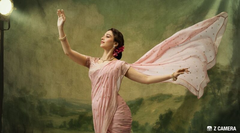 व्ही. शांताराम चित्रपटातील जयश्रीच्या भूमिकेत तमन्ना भाटिया – भव्य पोस्टर प्रदर्शित व्ही. शांताराम चित्रपटातील जयश्रीच्या भूमिकेत तमन्ना भाटिया – भव्य पोस्टर प्रदर्शित