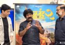 “देऊळ बंद 2” चित्रपटाच्या अभूतपूर्व यशाच्या निमित्ताने दिग्दर्शक प्रवीण विठ्ठल तरडे यांनी स्वरूप स्टुडिओस चित्रपट निर्मिती संस्थेला दिली भेट