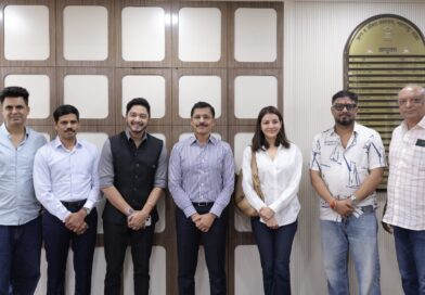 ‘द इंडिया स्टोरी’ : काजल अग्रवाल, श्रेयस तळपदे, दिग्दर्शक चेतन डीके आणि निर्माता सागर बी. शिंदे यांनी घेतली एफडीए आयुक्त तुकाराम मुंडे यांची भेट